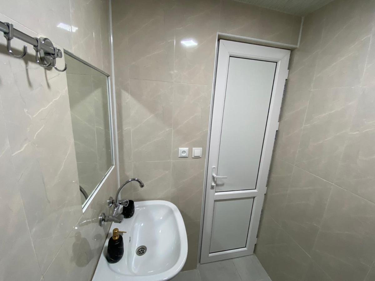 Guesthouse Luka Kutaisi Esterno foto