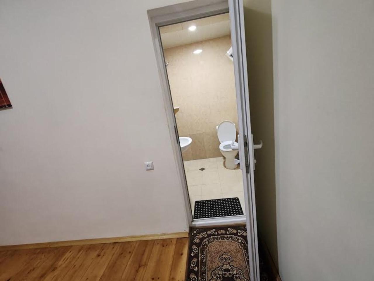Guesthouse Luka Kutaisi Esterno foto